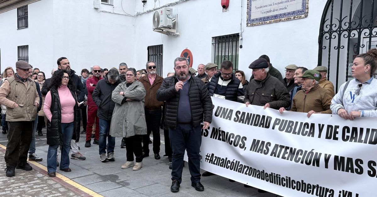 Más de 500 vecinos de Aznalcóllar se concentran para exigir una sanidad ...