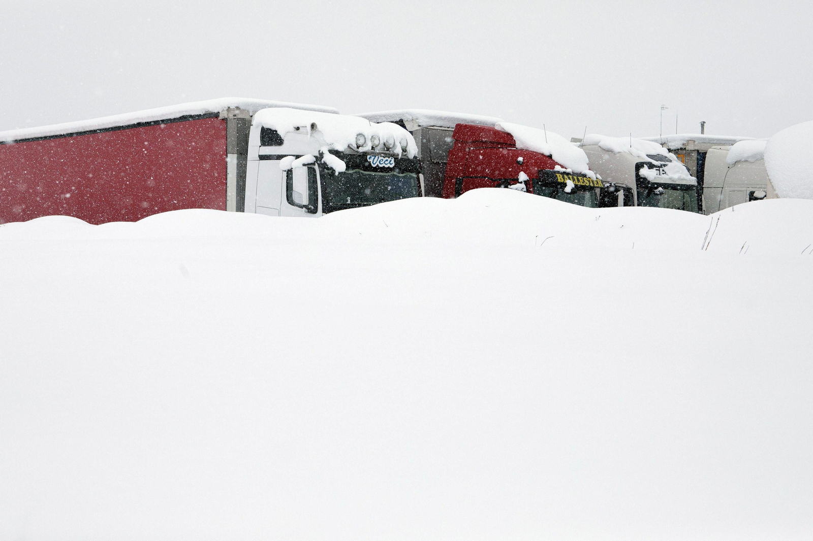 El segundo día del temporal 'Filomena' en imágenes: más nieve y caos