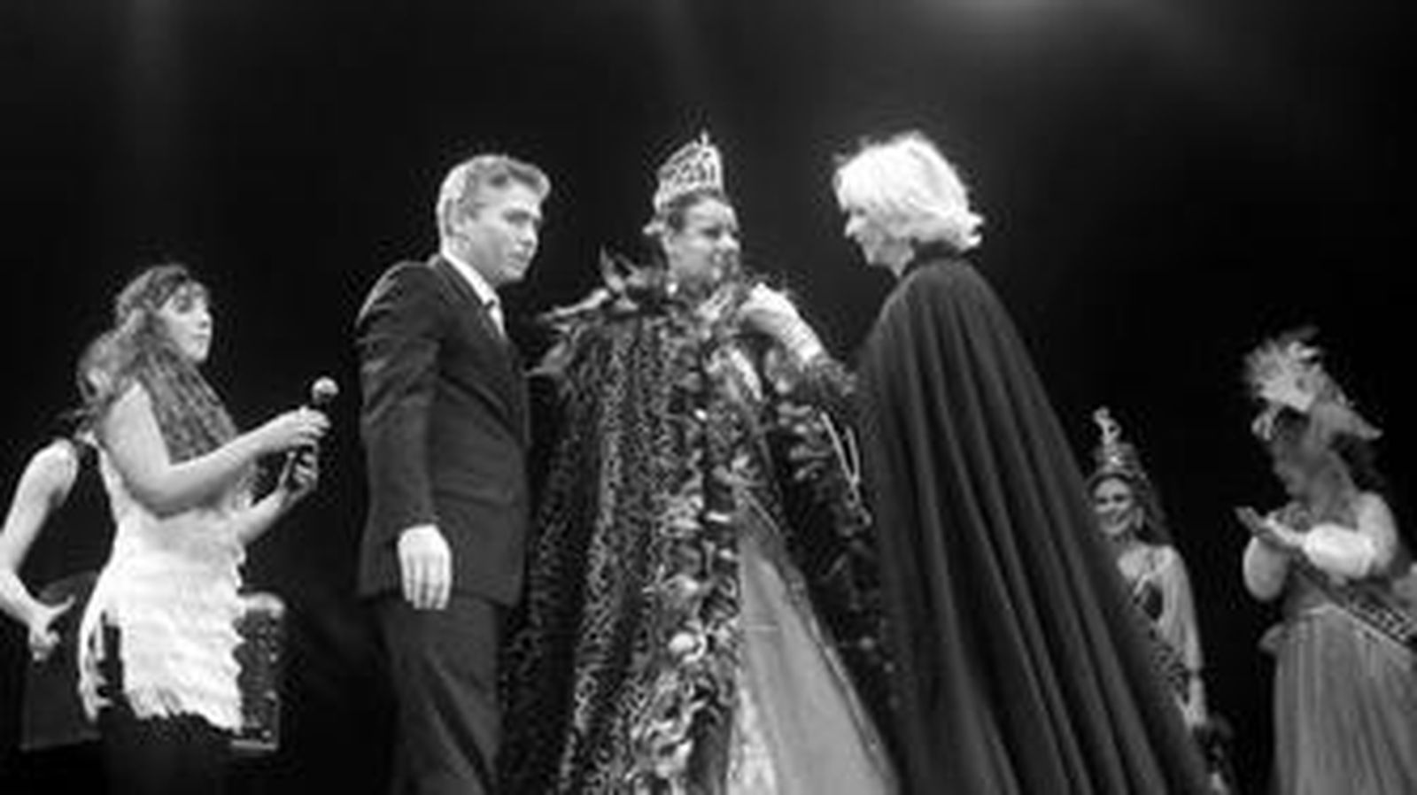 Belén Benítez Vadillo es elegida en San Antonio diosa del Carnaval