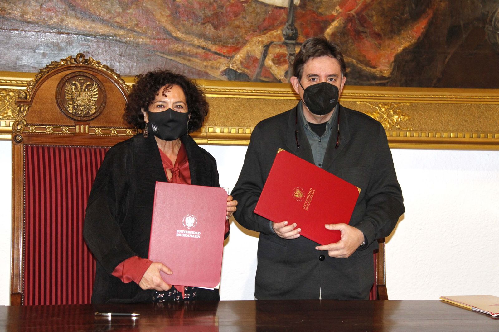 La rectora de la UGR, Pilar Aranda, y el director del Instituto Cervantes, Luis García Montero.