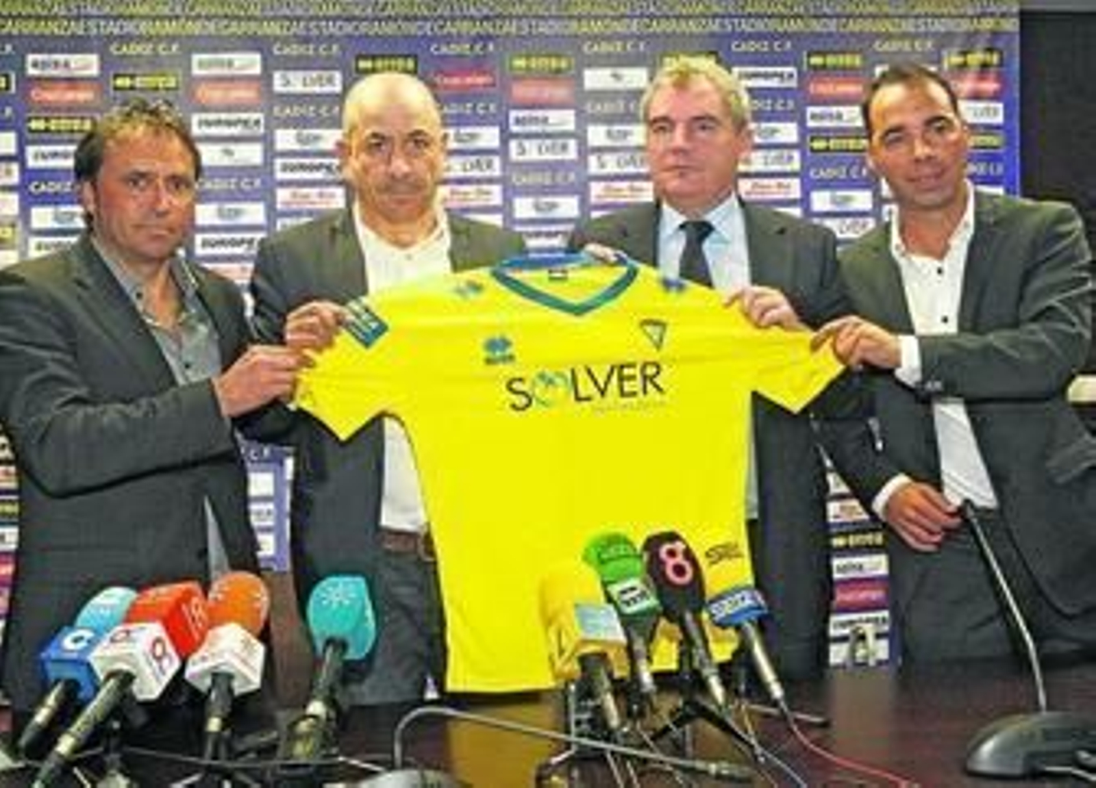 Vizcaíno, en la imagen junto a Alfredo Santaelena, Claudio Barragán y Jorge Cordero, confía en el jerezano.