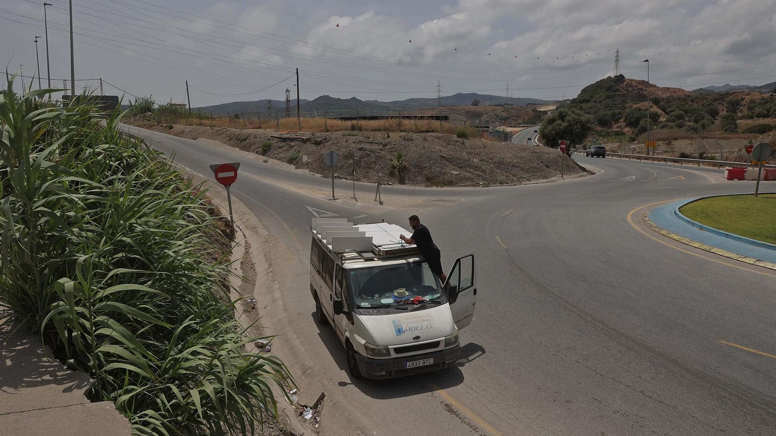 La entrada a la carretera de Los Yankis, que será reformada con una nueva rotonda.