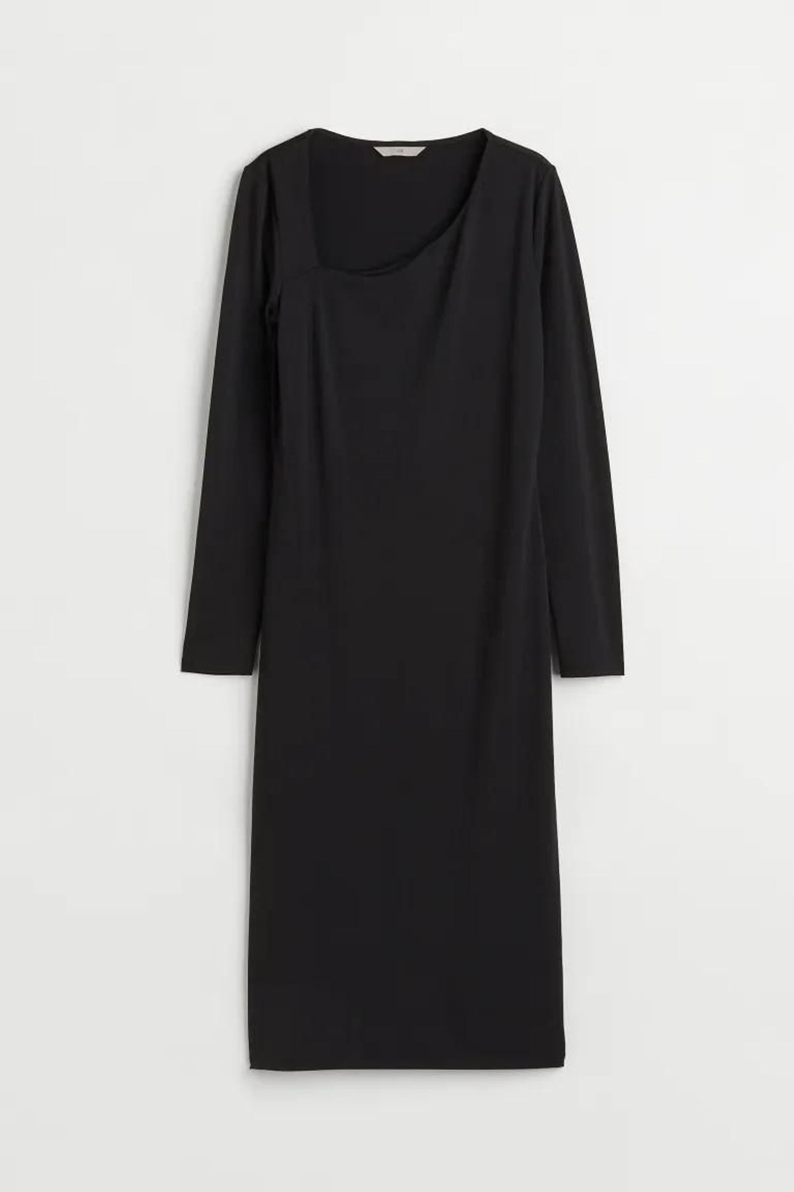 Vestido negro de H&M.