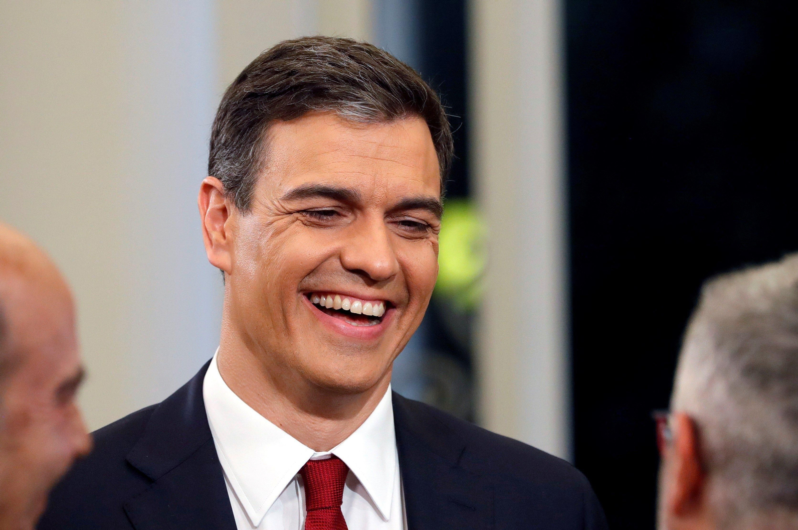 La primera entrevista de Pedro Sánchez como presidente, en imágenes