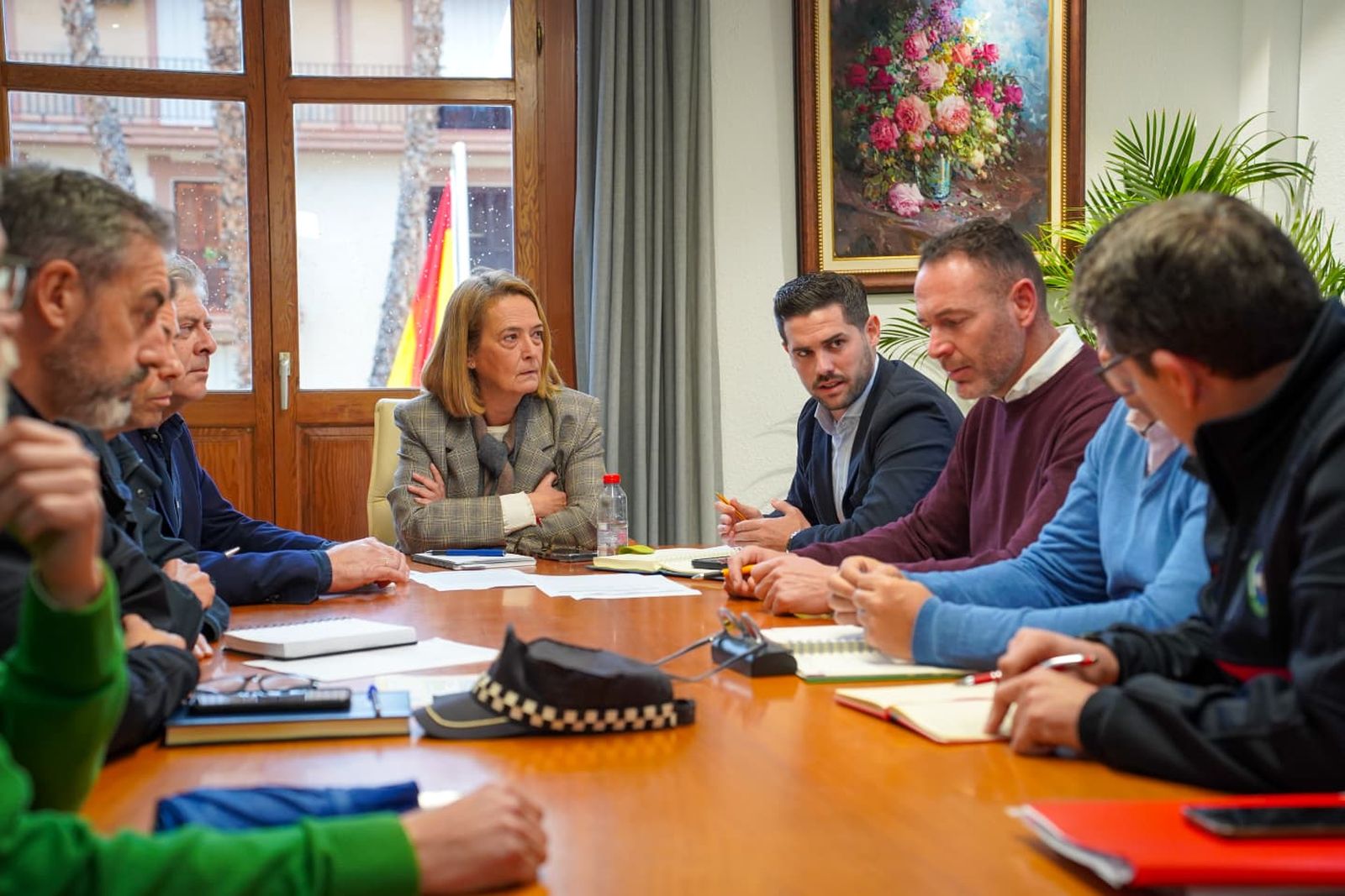 Imagen del Comité Permanente de Emergencias, presidido por la alcaldesa Luisa García Chamorro, elaborando el Plan de Emergencias