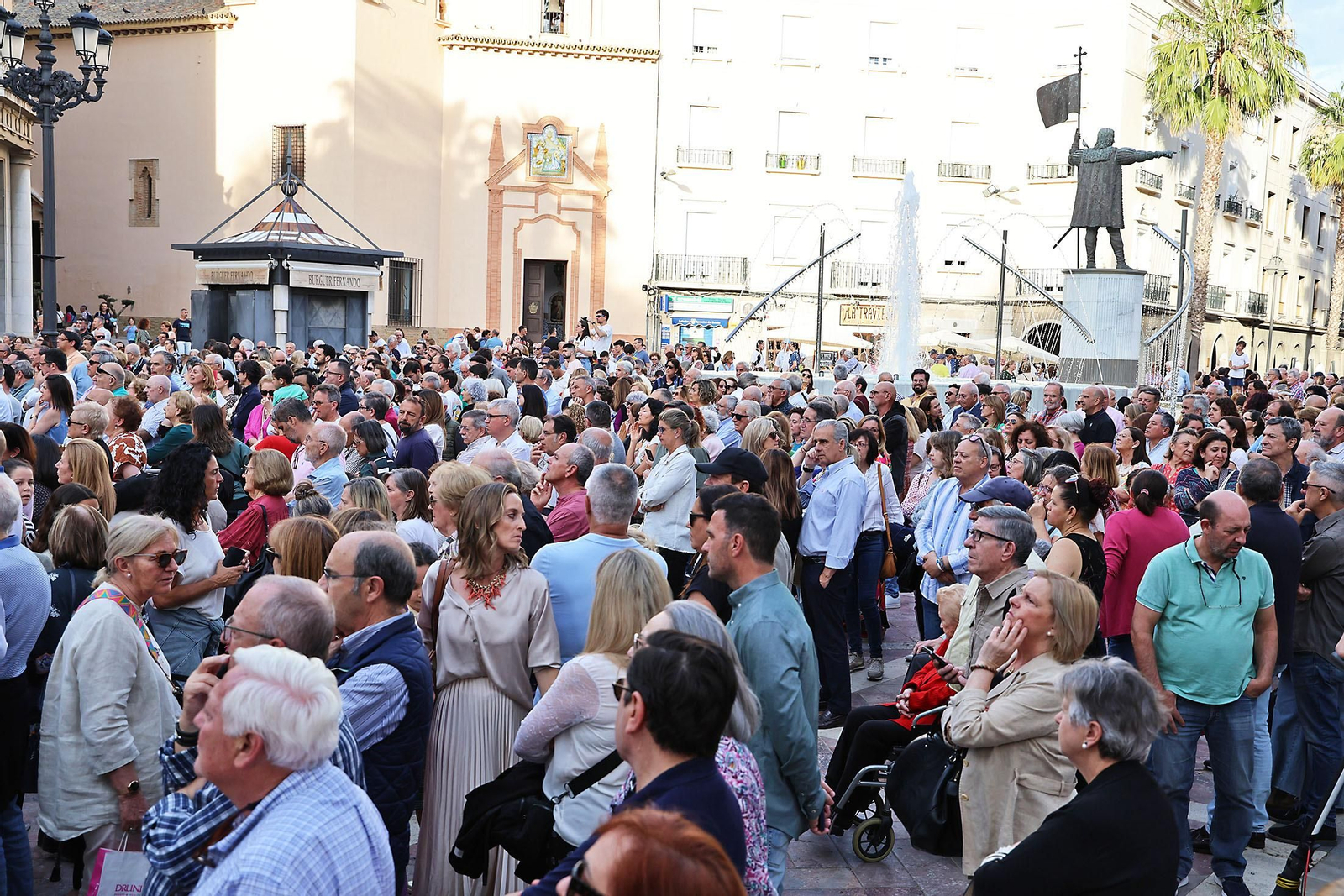 Imágenes de la concentración por las infraestructuras para Huelva
