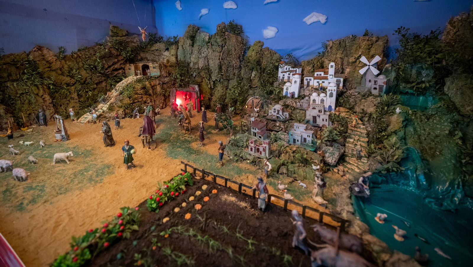 A.VV. ZONA PUERTA DEL MAR Lugar: Plaza de los Porches, 2 bajo Horario: Laborables: 11 00h a 14:00 h /20.00 h, a 22.00 h  Festivos: 11:00 h. a 13.00 h