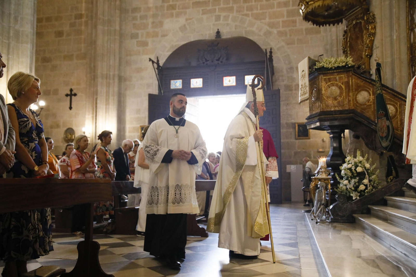 Las imágenes de la santa misa estacional presidida por el obispo de Almería, con la interpretación de Anacrusa