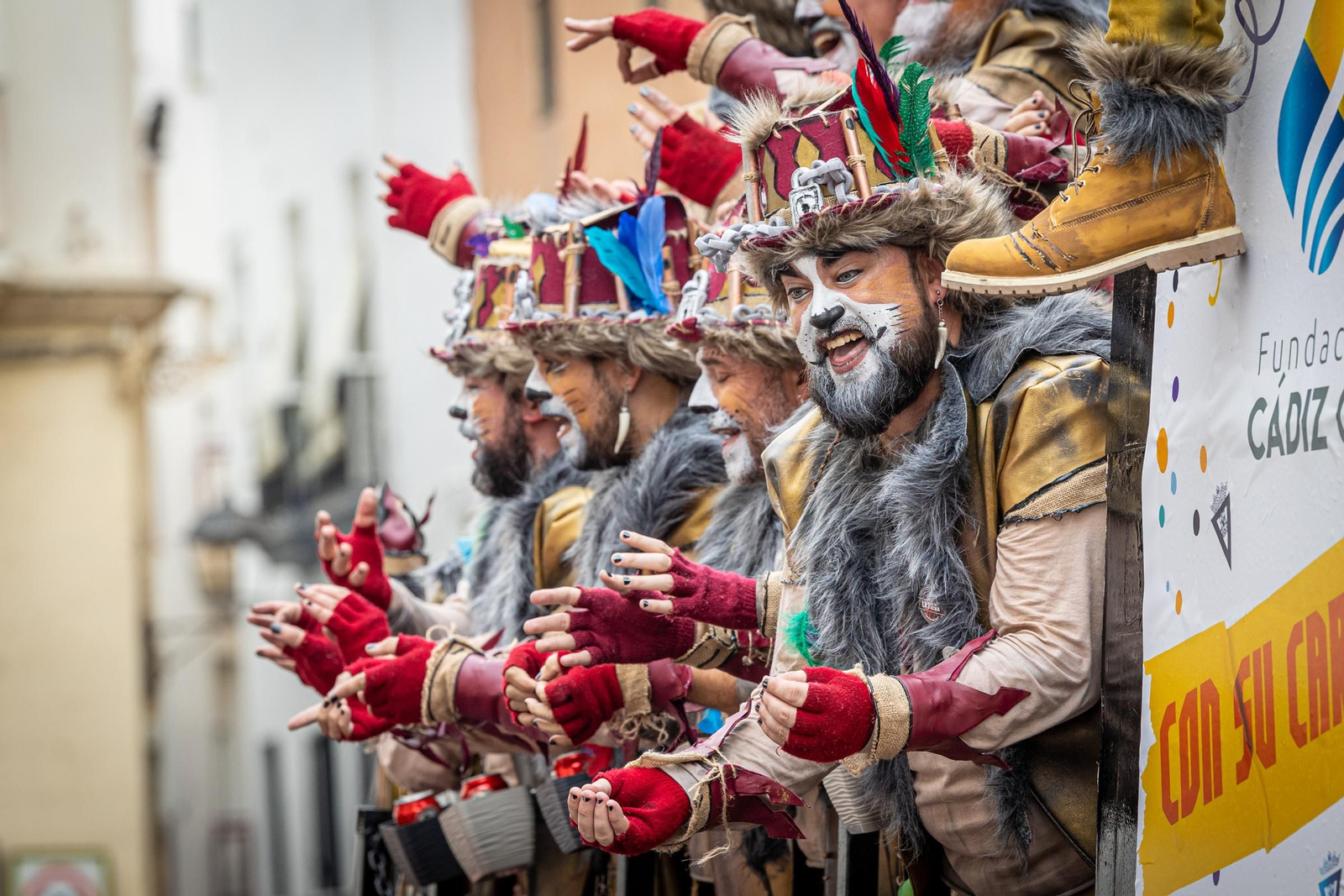 Imágenes del lunes de coros e ilegales del Carnaval de Cádiz 2023