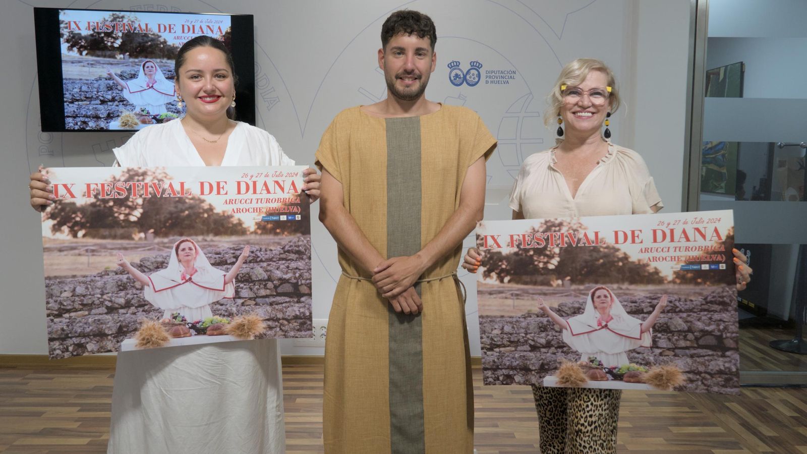 Cristina Romero, Adán Candeas y Gracia Bauqero en la presentación del Festival de Diana. Cristina Romero, Adán Candeas y Gracia Bauqero en la presentación del Festival de Diana.