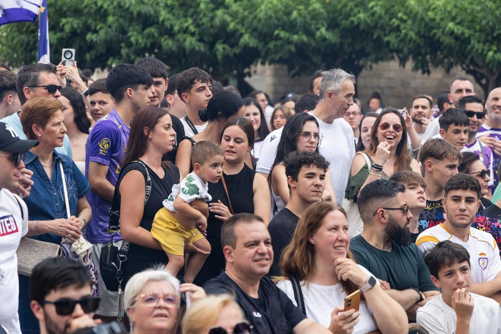 La fiesta por el ascenso del Real Jaén en La Plaza de Santa María y el Ayuntamiento