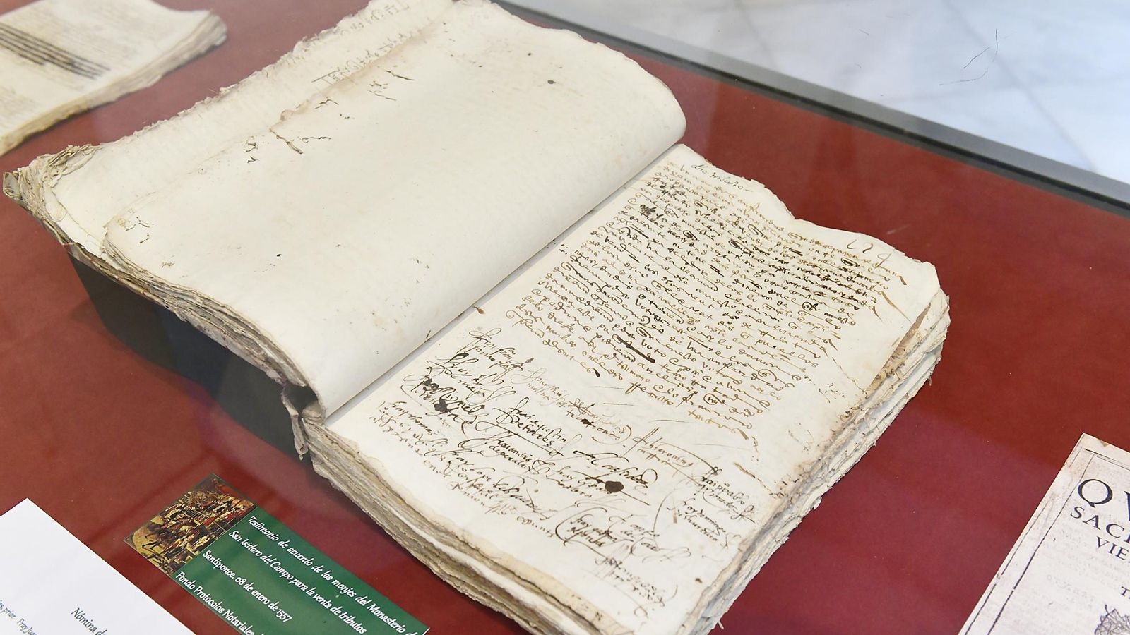 Documento expuesto en la muestra ¡Herejes en el monasterio!, en el Archivo Histórico Provincial.