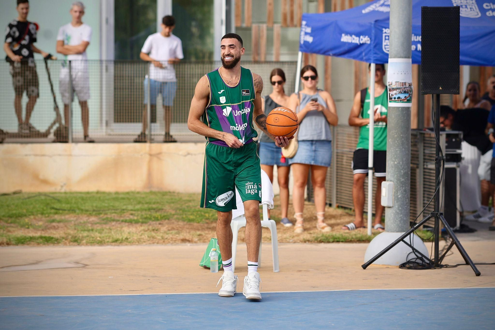 Las fotos de la espectacular presentación de Chris Duarte con el Unicaja en el Parque del Oeste