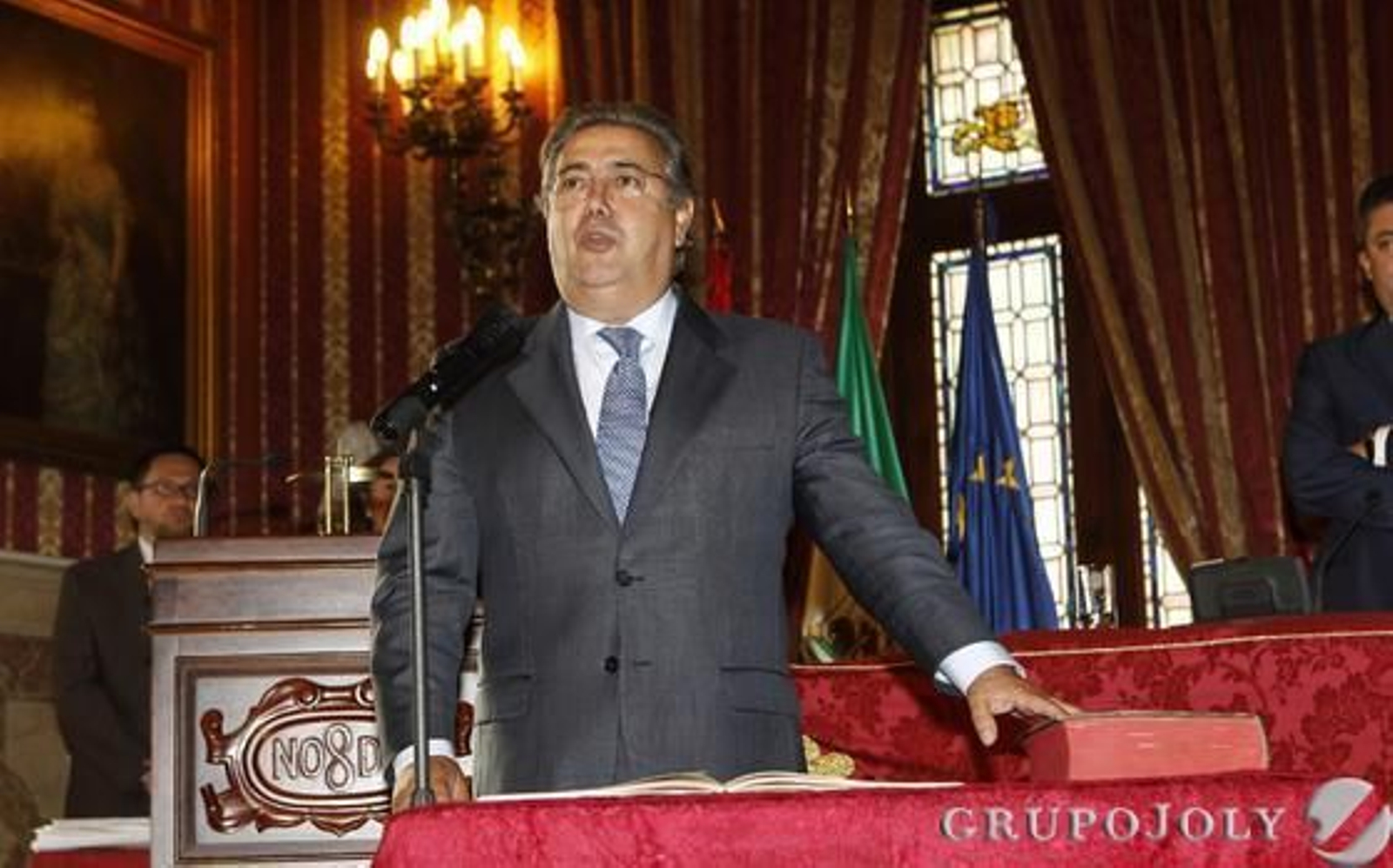 Zoido, jurando su cargo.

Foto: Antonio Pizarro - Manuel Gómez