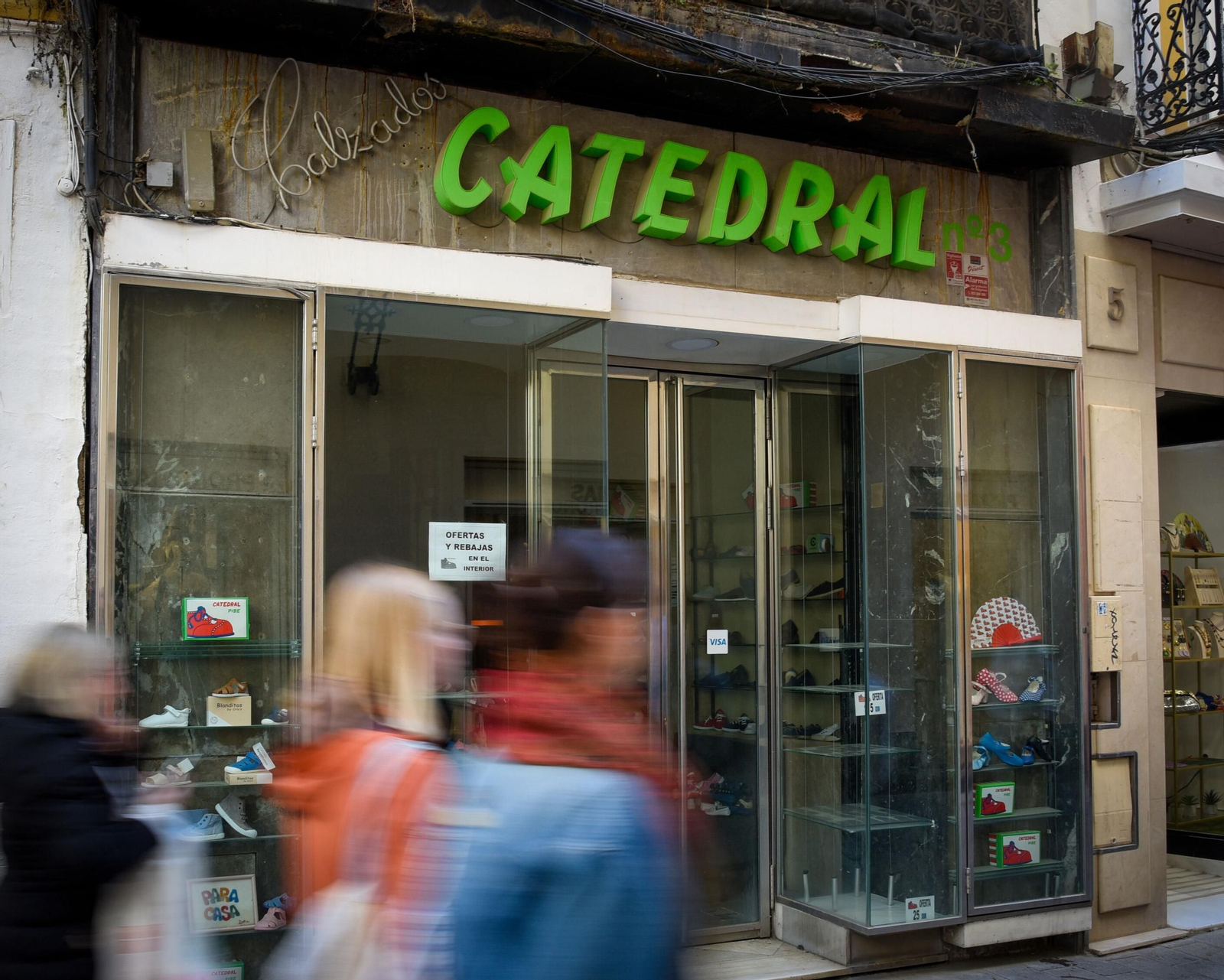 La fachada del negocio en la calle Cerrajería.