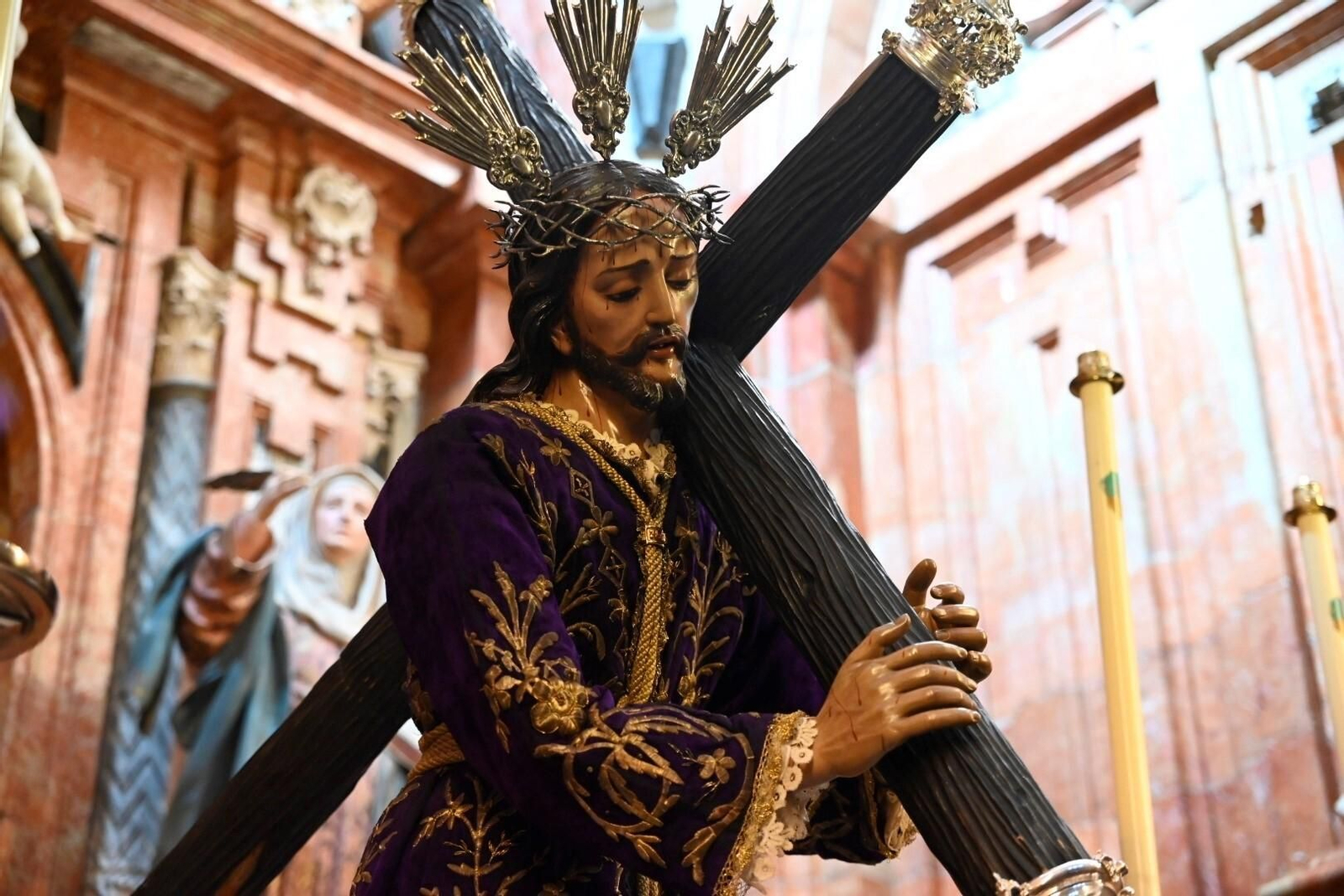 El besapiés del Señor del Calvario en la Mezquita-Catedral de Córdoba, en imágenes