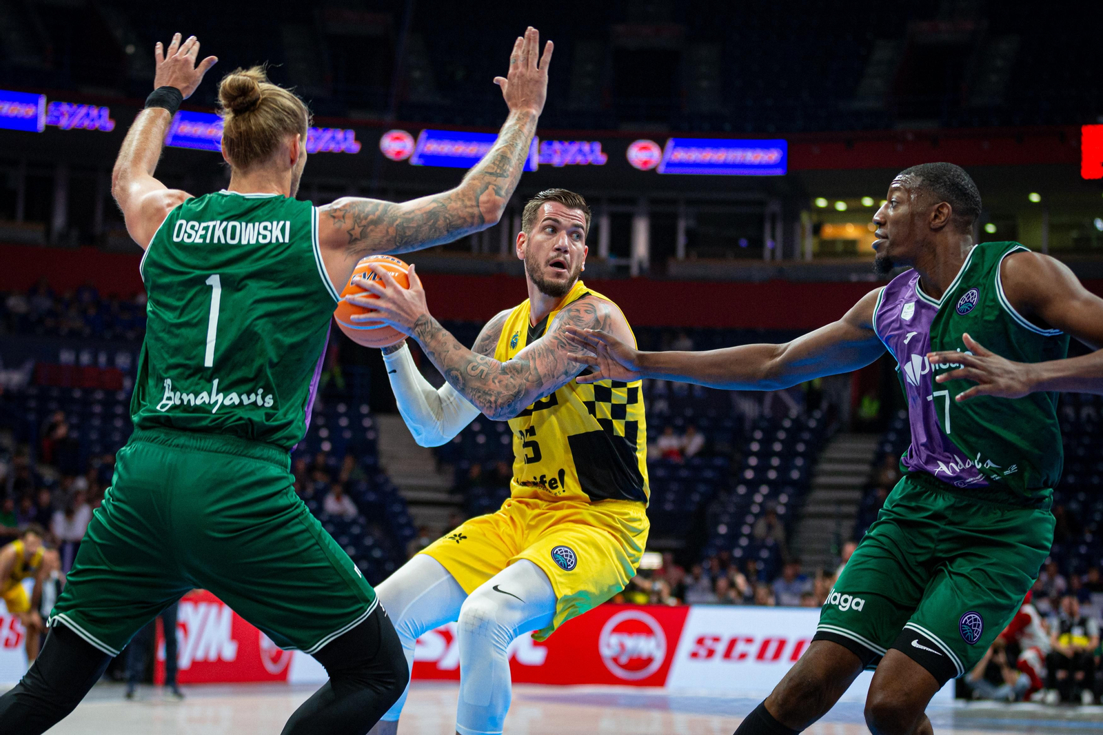 Las fotos de la final de la BCL entre Lenovo Tenerife y Unicaja Baloncesto