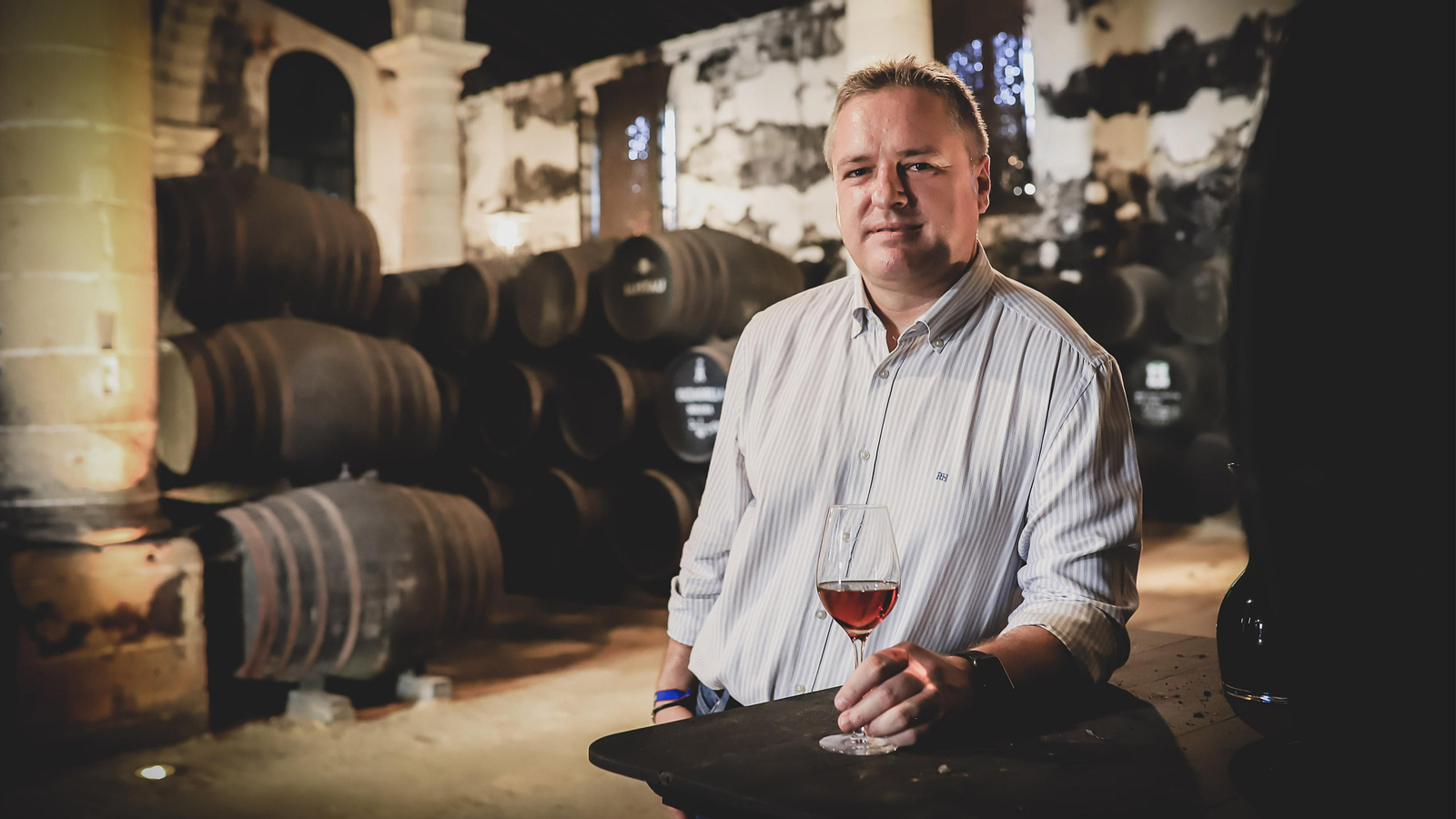 Sergio Martínez en la bodega Los Arcos del complejo bodeguero de Lustau en la calle Arcos.