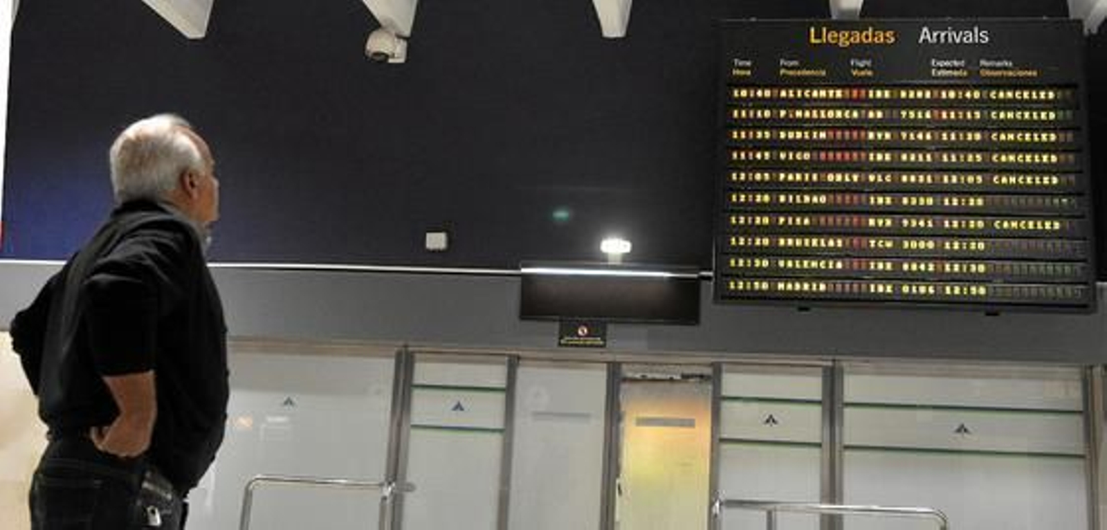 Desesperación y largas colas en San Pablo por el cierre de aeropuerto.

Foto: Manuel Gómez