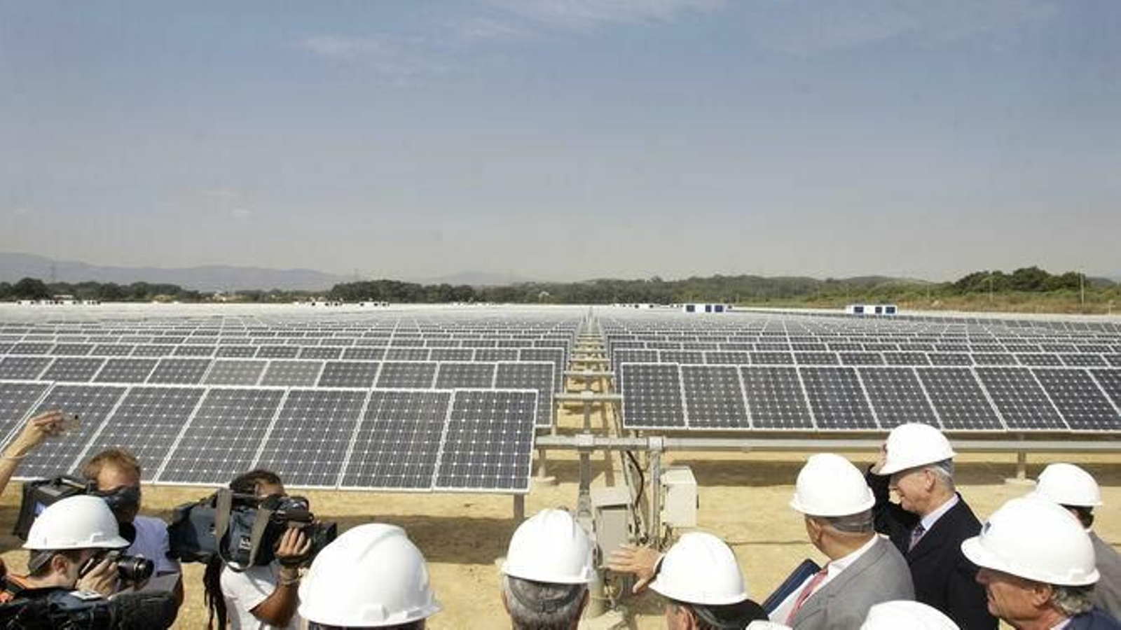 Imagen de la inaguración de la planta fotovoltaica que Endesa instaló en San Roque (Cádiz) en 2008.