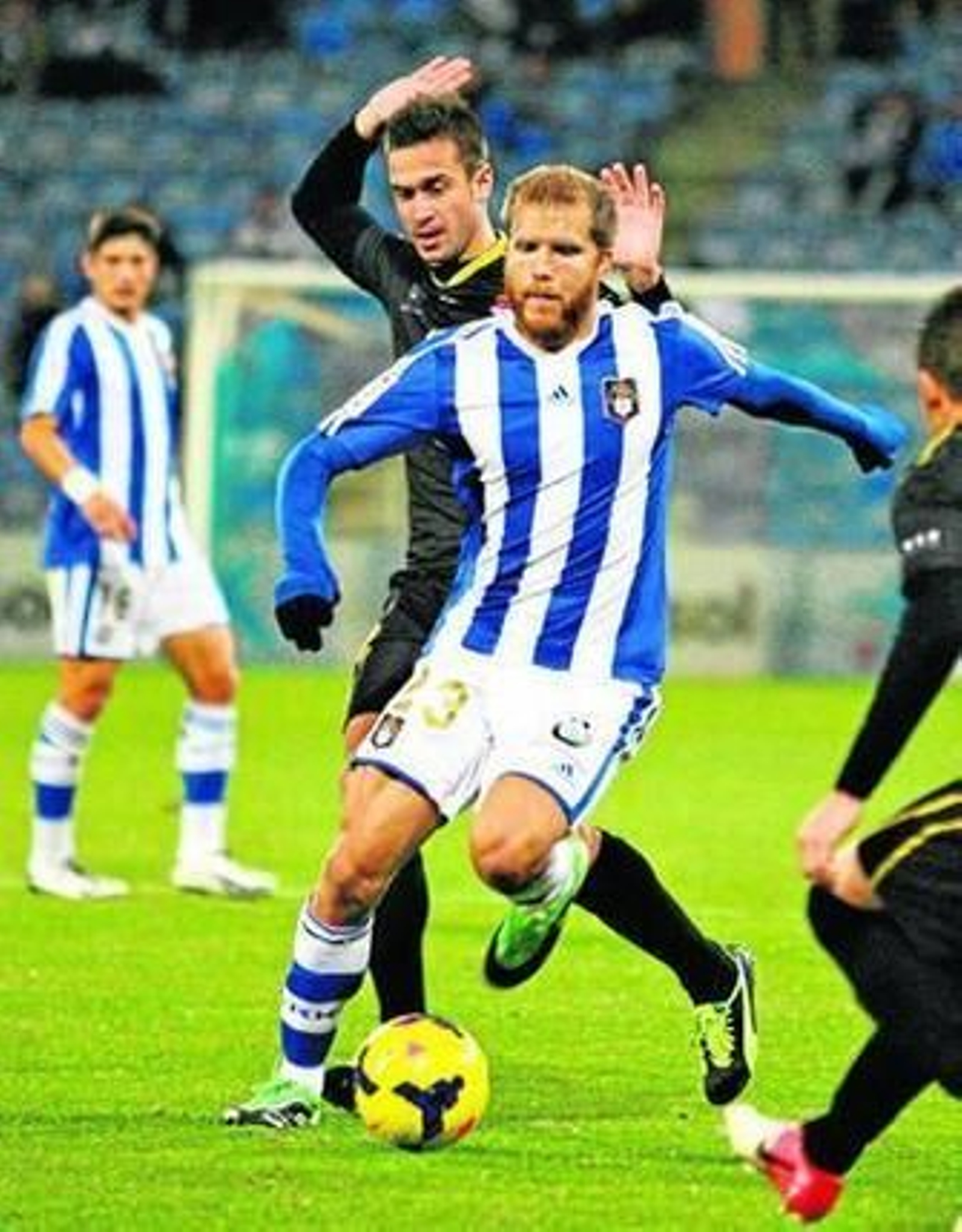 Morcillo se marcha de un jugador rival en el encuentro contra el Jaén.