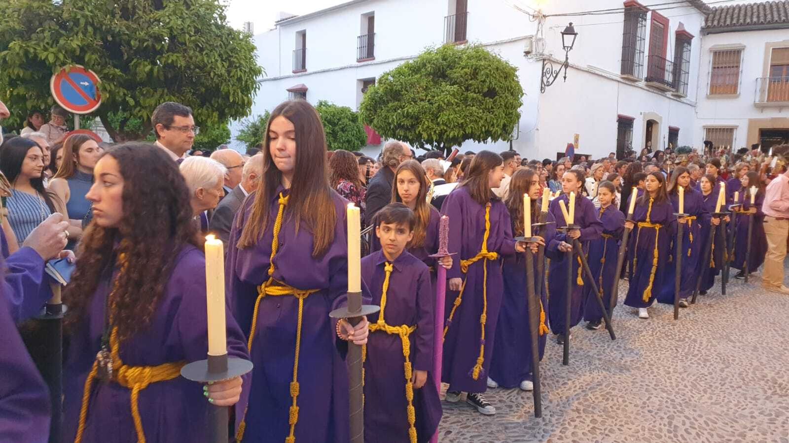 Jueves Santo en Castro del Río: La procesión de la Santa Vera Cruz, en imágenes