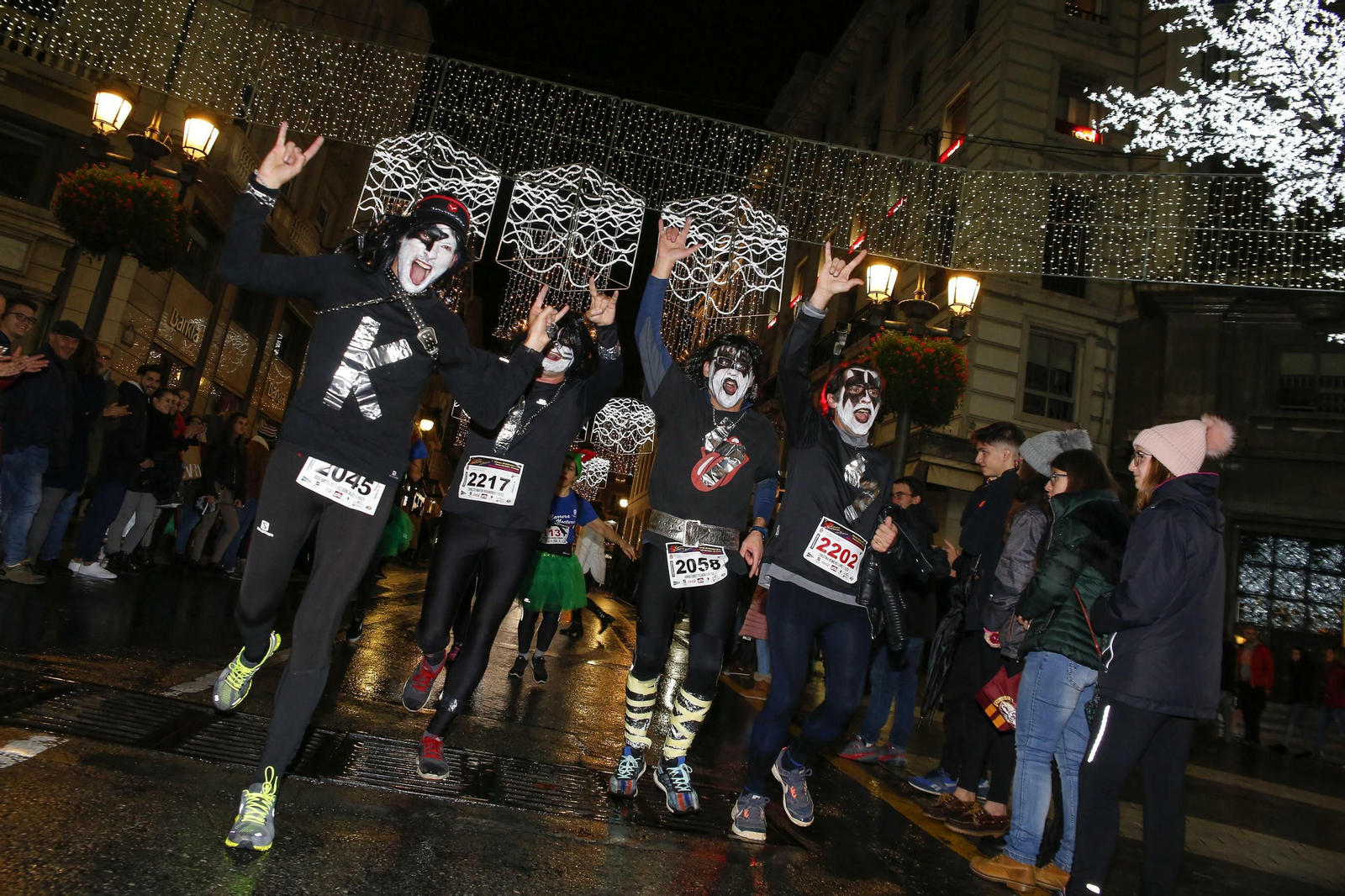 Las imágenes de los mejores disfraces en la Carrera de la Suerte de Granada