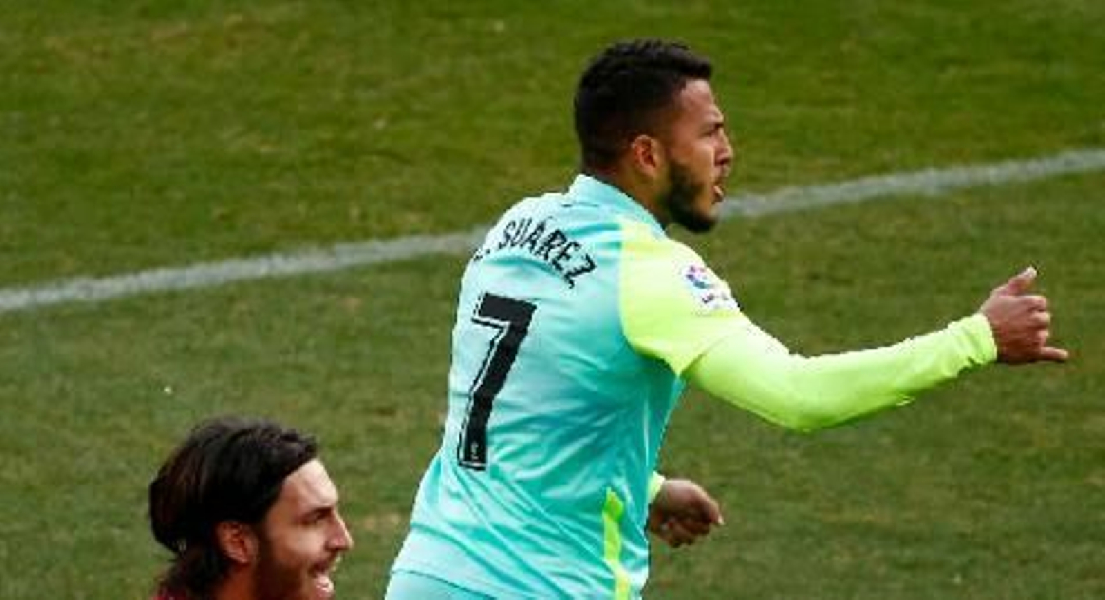 Luis Suárez celebra el tanto visitante.