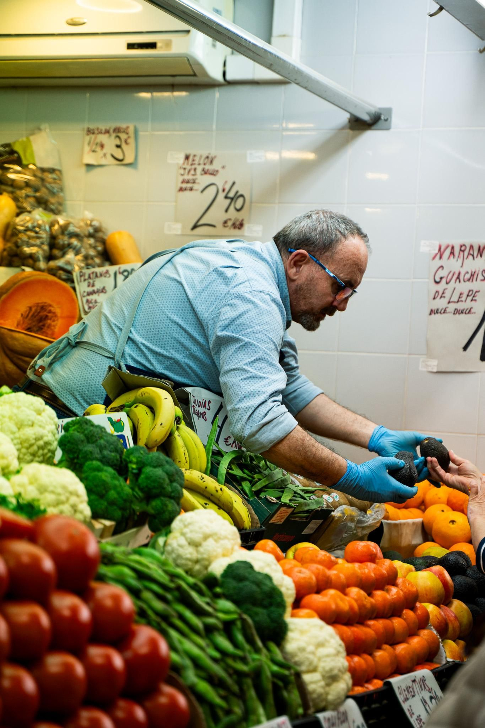 Imágenes del ambiente en el Mercado del Carmen en la mañana del martes