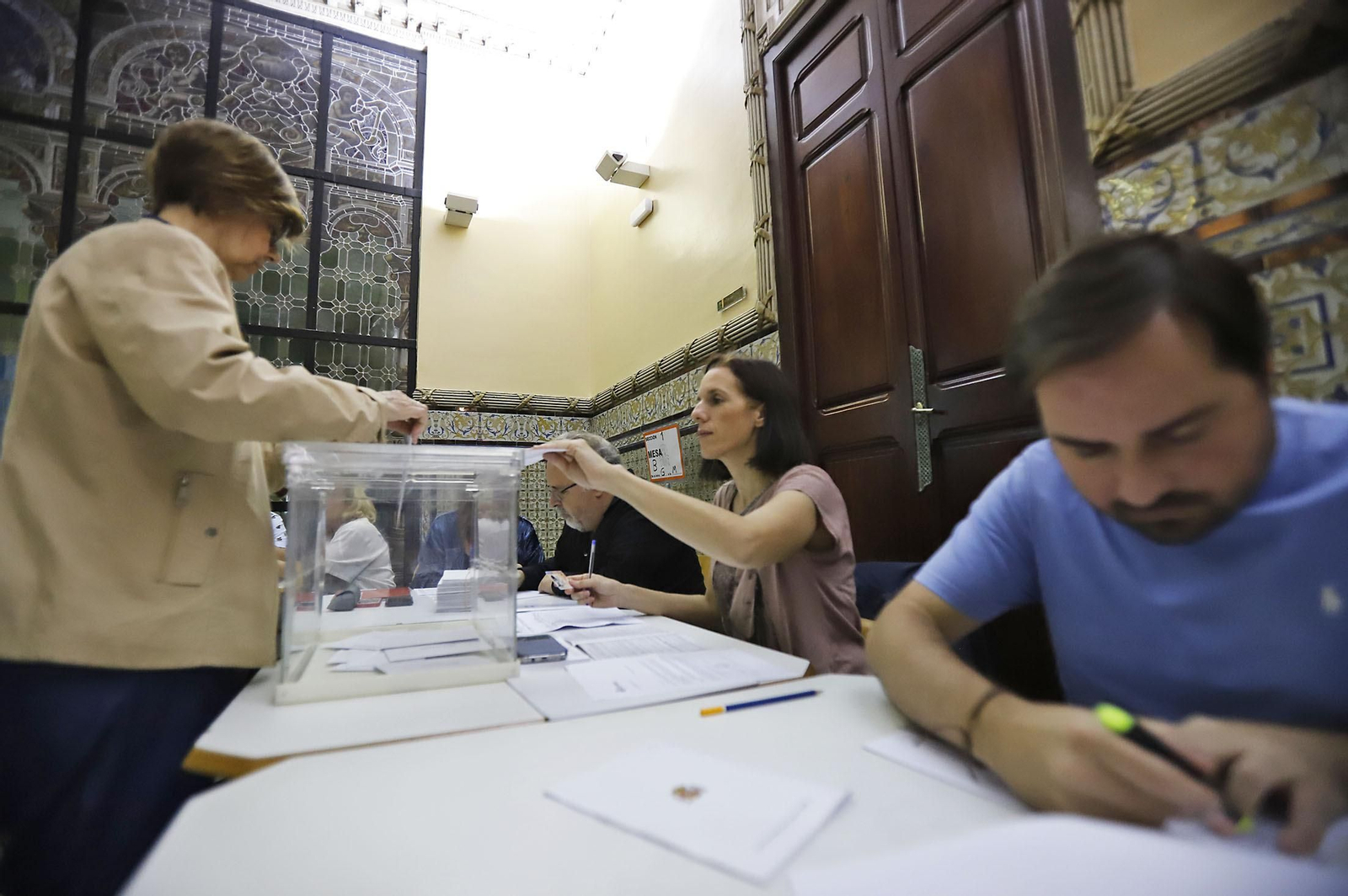 Elecciones 2023: Imágenes del inicio de la jornada electoral en Huelva
