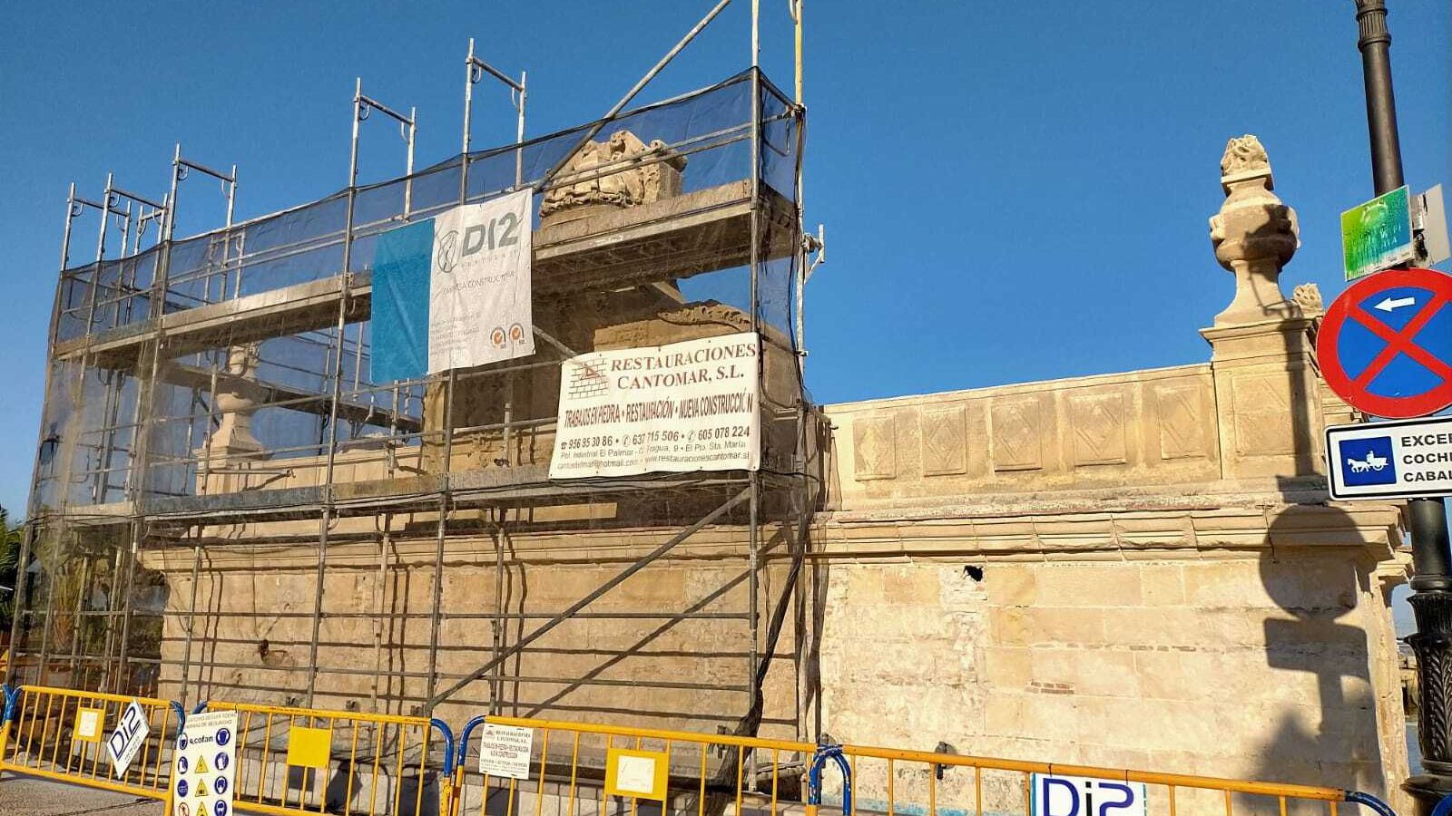 Una imagen de los trabajos de restauración de la fuente.