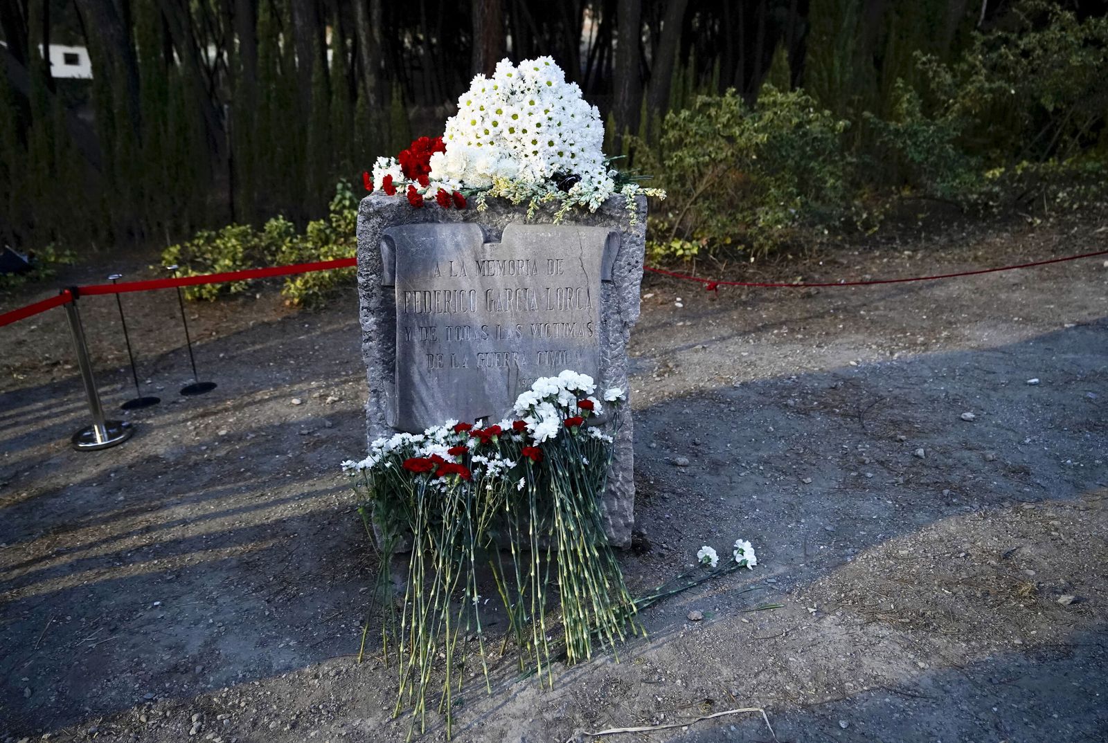 Ofrenda la pasada noche en homenaje a Lorca.