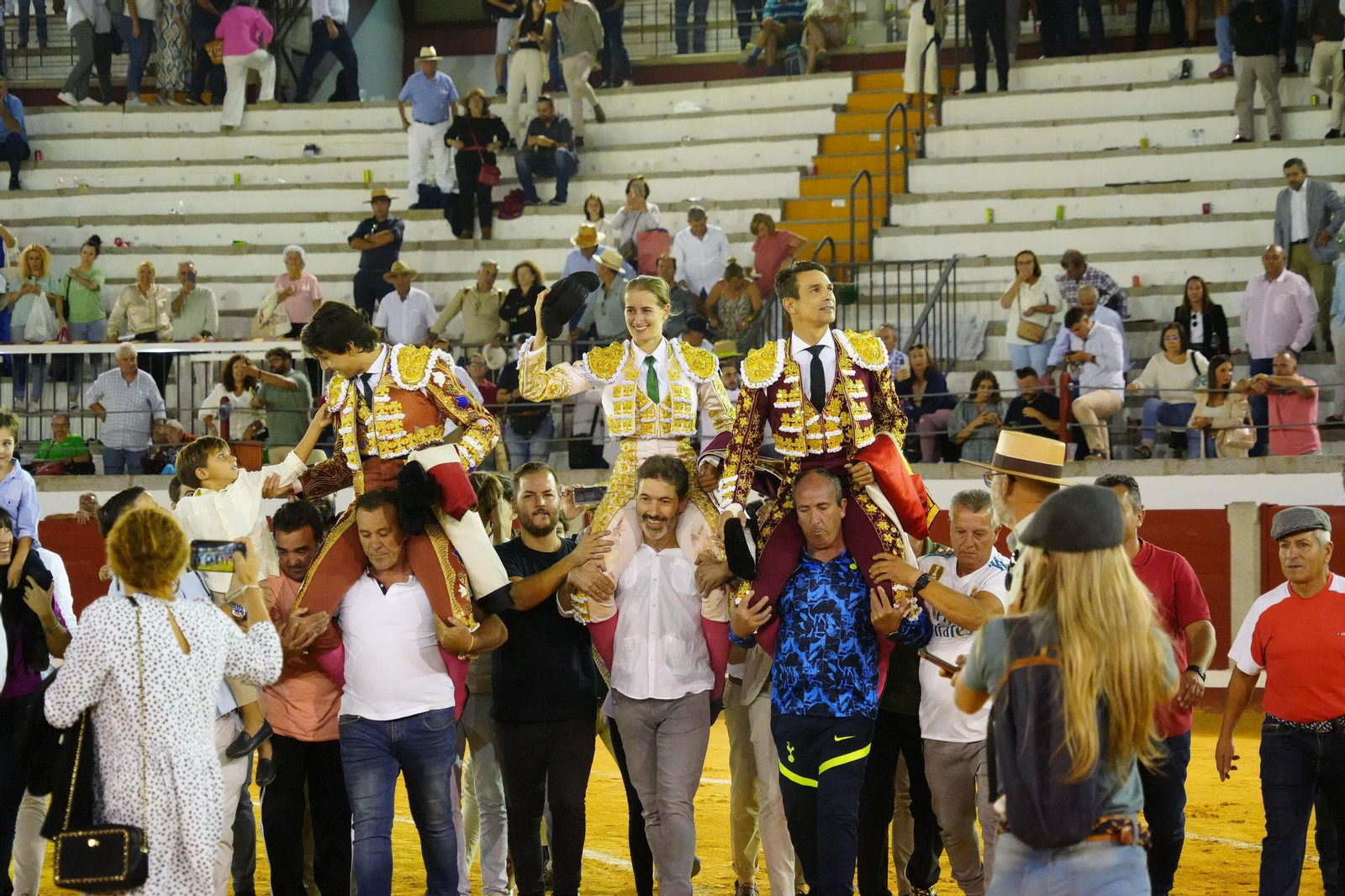 El triunfo de Rocío Romero, Manzanares y Roca Rey en la plaza de toros Pozoblanco, en imágenes