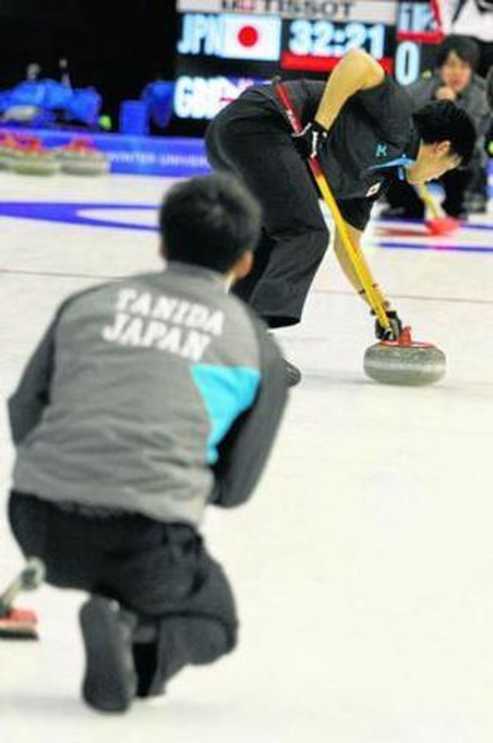 El curling no sólo es una disciplina de precisión, también requiere una buena condición física.