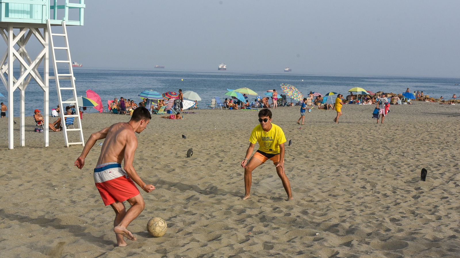 Las fotos de la tarde de playa en familia en La Línea
