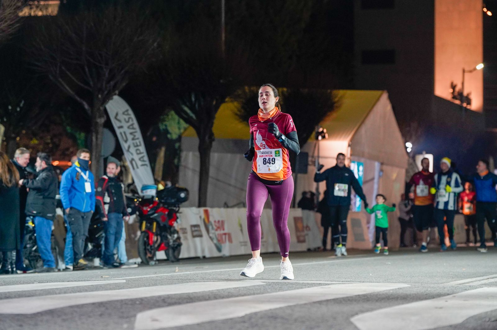 En imágenes: búscate en tu llegada a meta de la Carrera de San Antón 2026 (3)