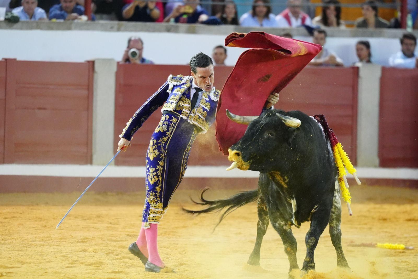 La despedida de Enrique Ponce de los ruedos en Pozoblanco, en imágenes