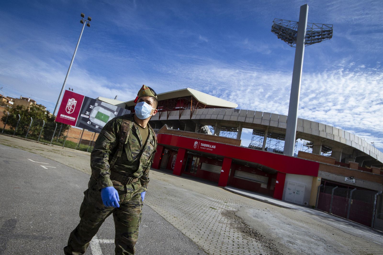 Un legionario, en las inmediaciones de Los Cármenes