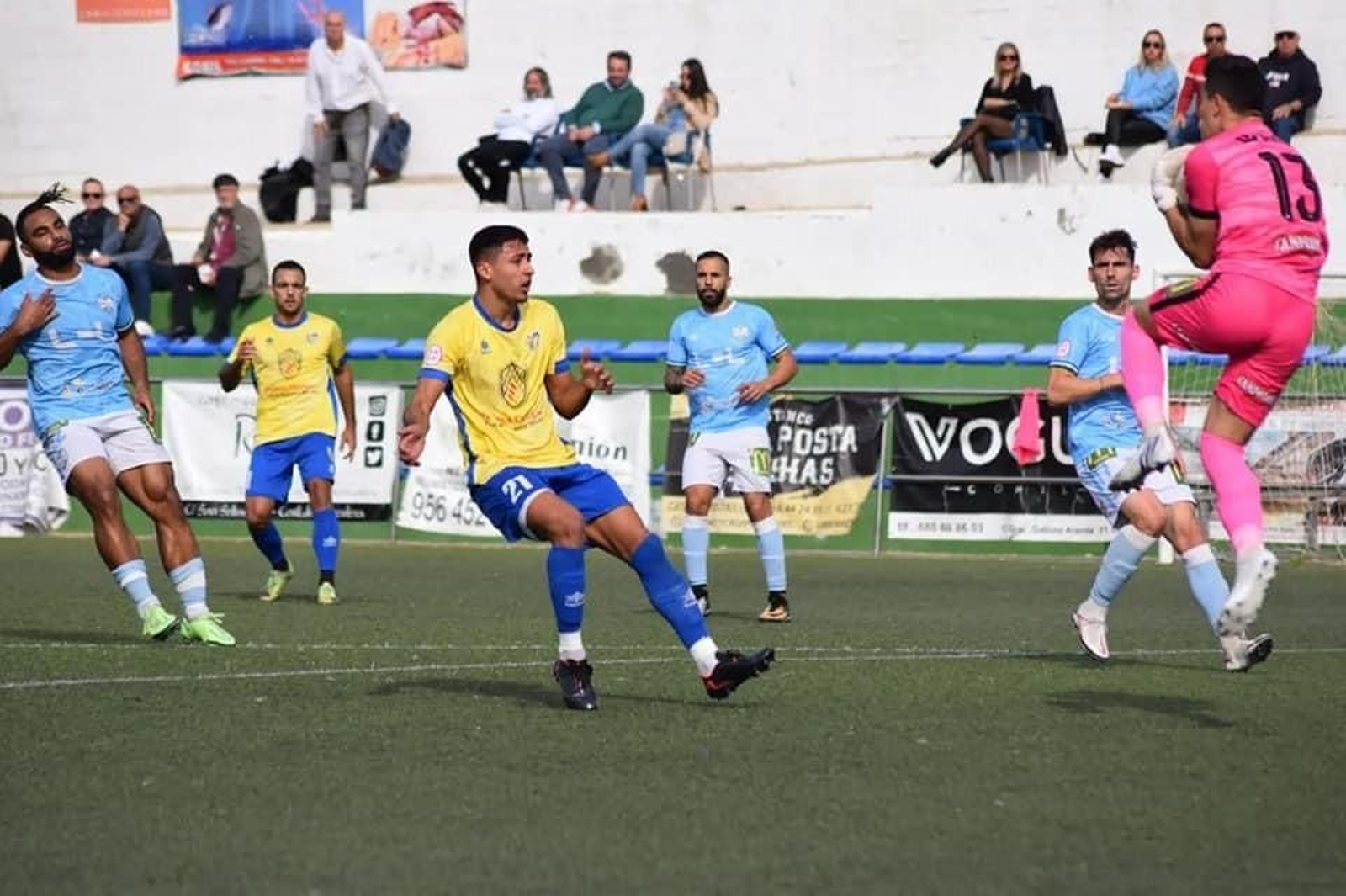 Lance del partido de la pasada jornada con el Ciudad de Lucena.