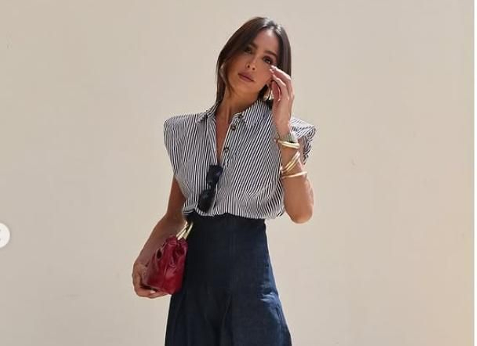 Acaban de llegar a Zara los vaqueros más anchos del otoño por los que renunciar a los pantalones de vestir más elegantes.