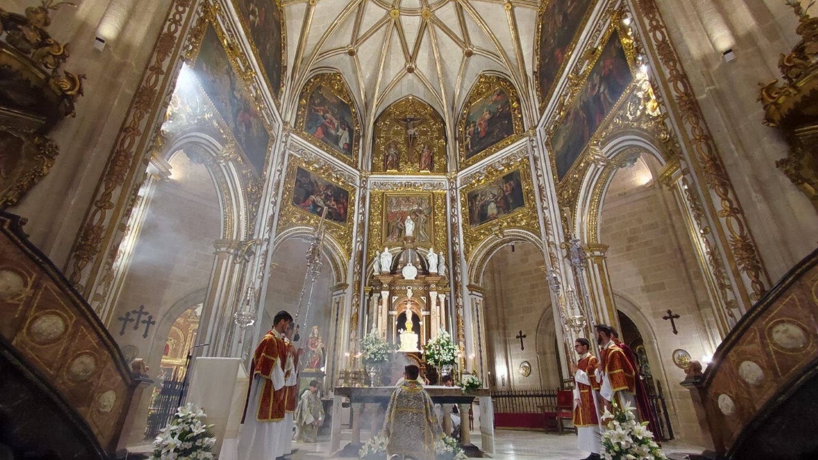 La catedral de Almería acogió la santa misa en la tarde del domingo