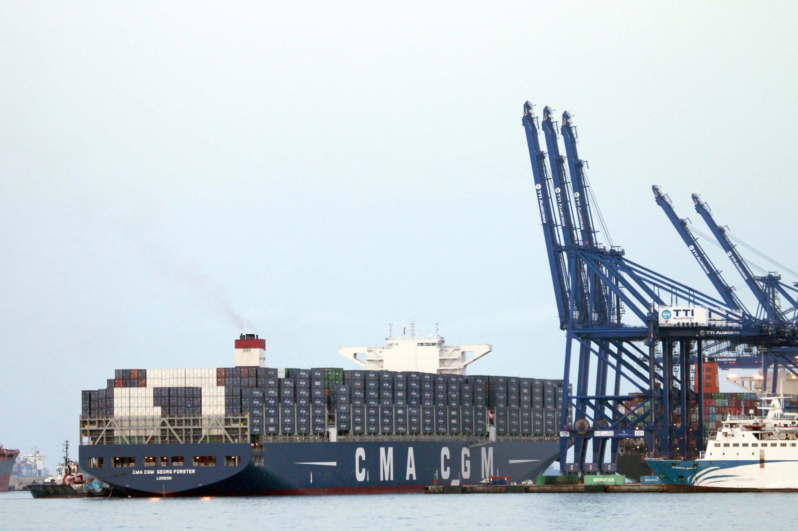 Un buque de CMA CGM, en el Puerto de Algeciras.