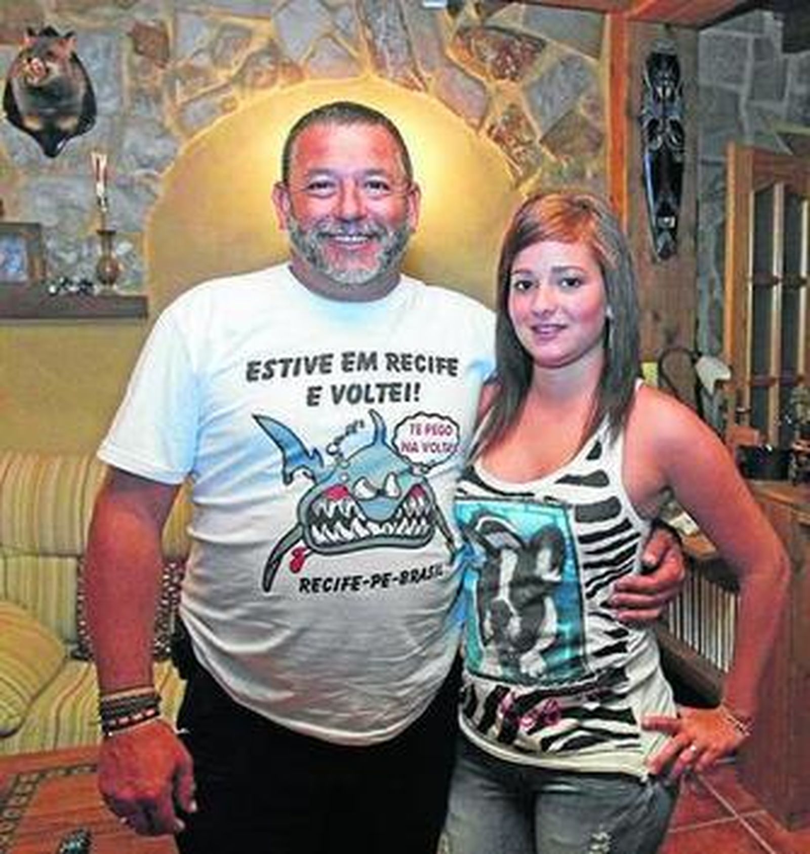 Marta María Díaz Sánchez, fotografiada ayer con su padre.