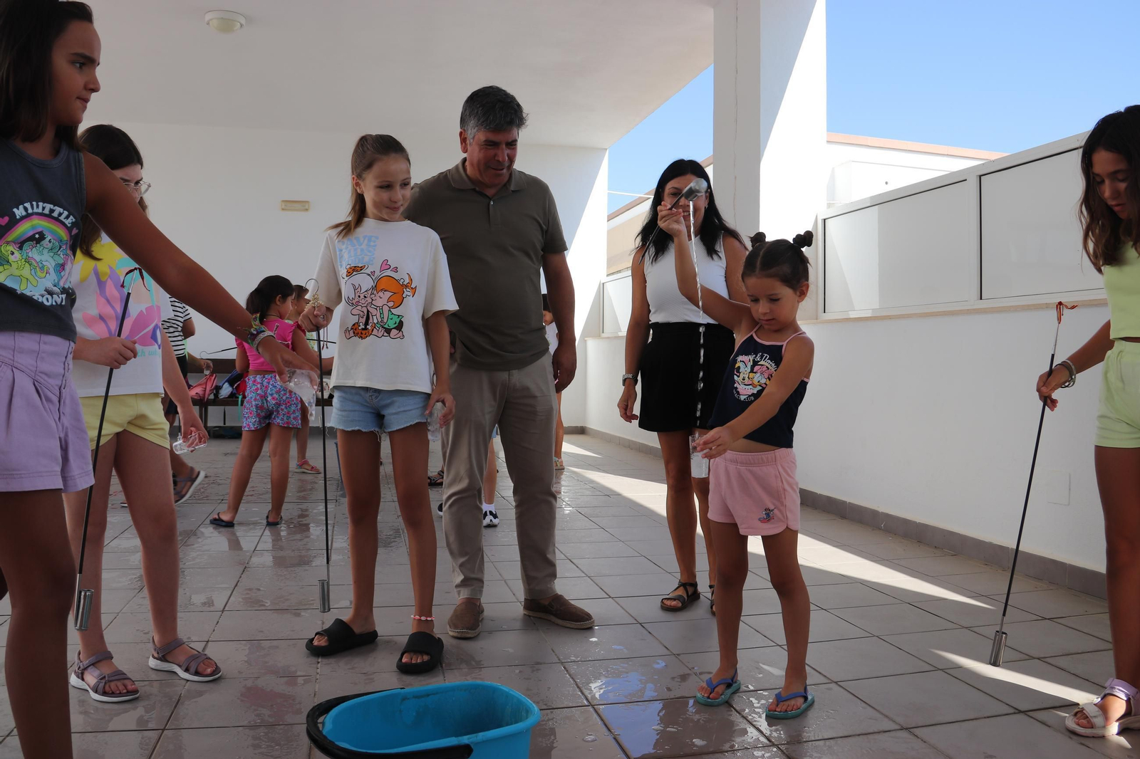 Los niños de Montilla aprenden el oficio de la venencia del vino, en imágenes Los niños de Montilla aprenden el oficio de la venencia del vino, en imágenes