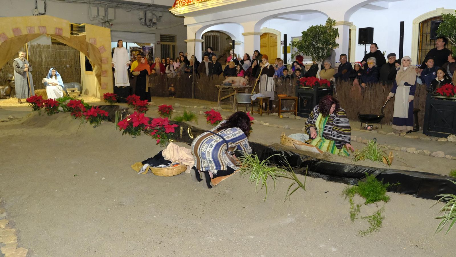 El Belén viviente de Gádor abarrota de público la plaza del pueblo, en imágenes