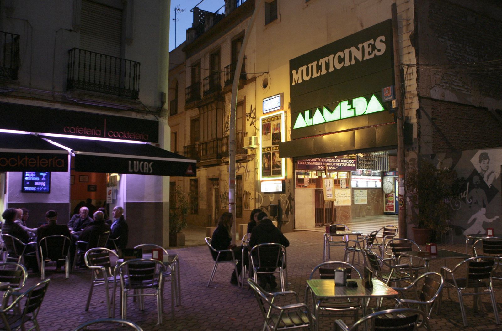 Espadas estudia proteger los tres cines del centro como "edificios singulares"