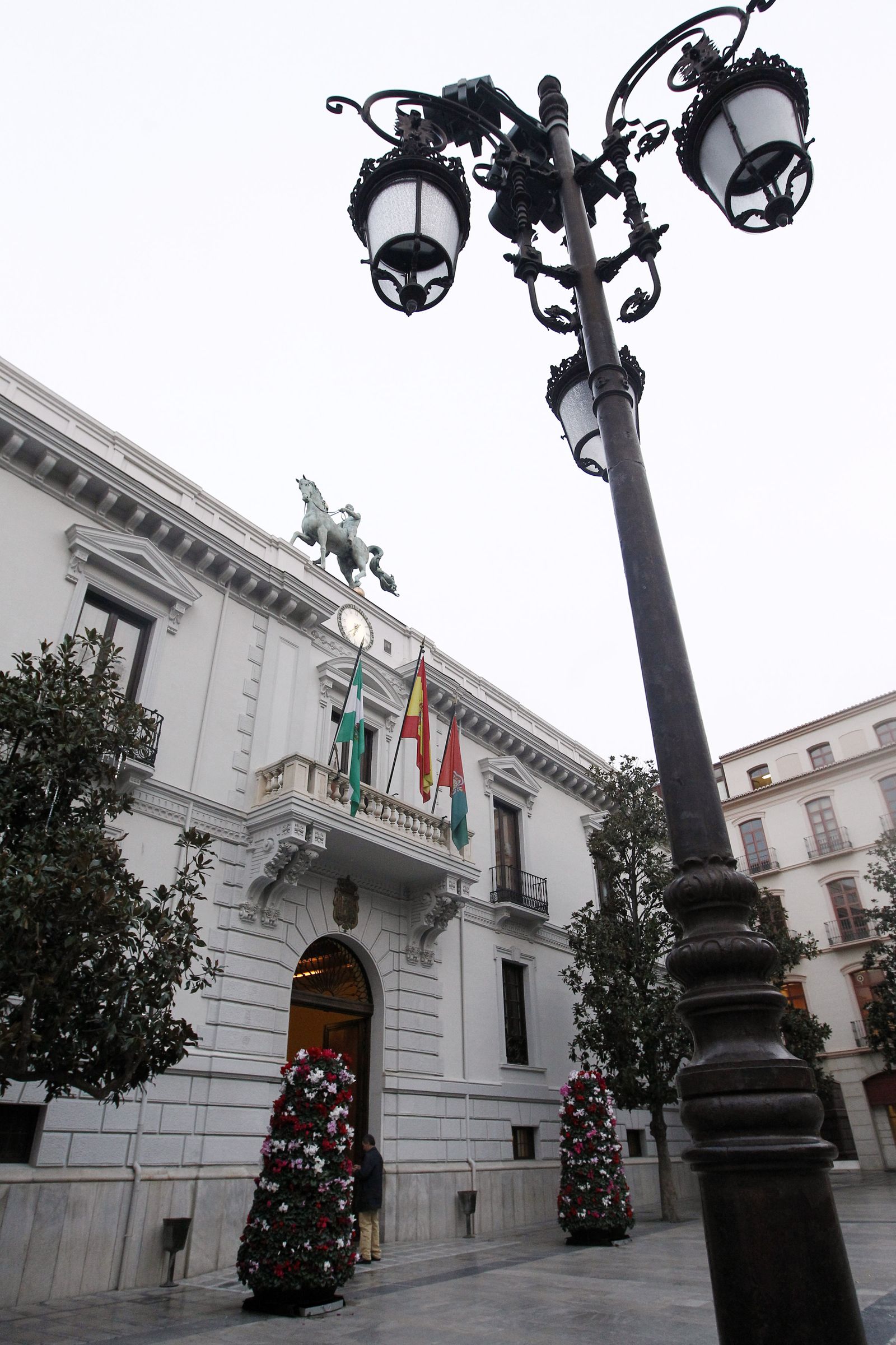 Endesa cobra un 20% más en cada factura de luz al Ayuntamiento de Granada