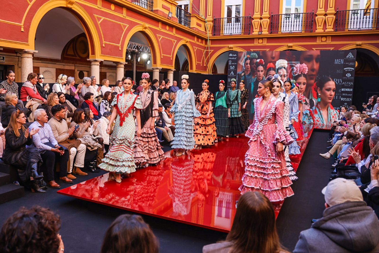 Fotografías de la Pasarela Huelva Flamenca 2026