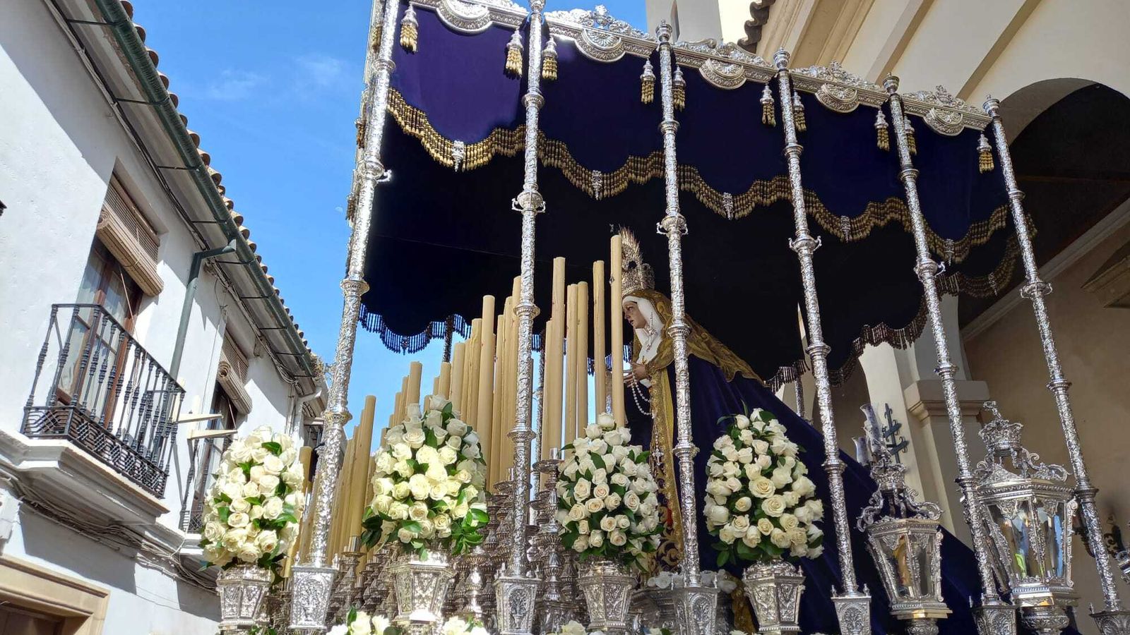 Salida del paso de María Santísima de la Concepción y Santiago Apóstol.