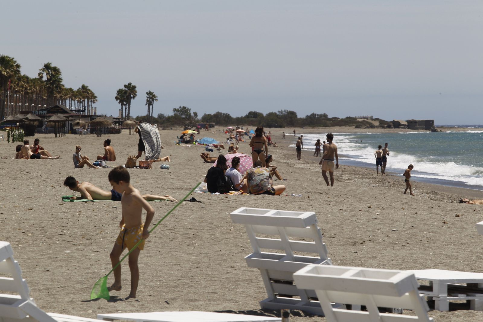 Fotogalería primer día de playa tras el confinamiento en Almería